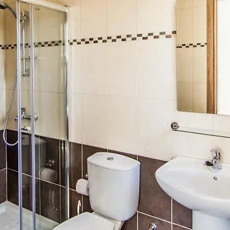 Βίλα In Sleeps 6 Includes Swimming Pool Air Con And Wifi 1 0 Πόλη