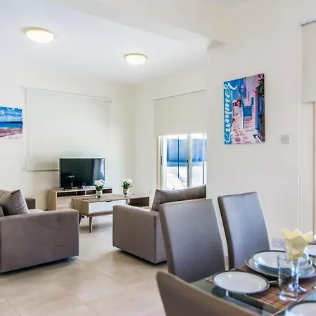 فيلة In Sleeps 6 Includes Swimming Pool Air Con And Wifi 1 0 Polis
