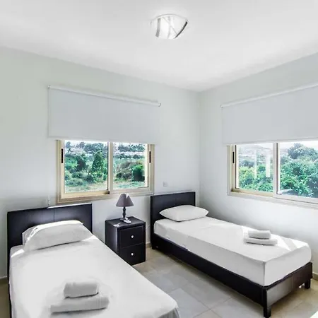 In Sleeps 6 Includes Swimming Pool Air Con And Wifi 1 0 فيلة