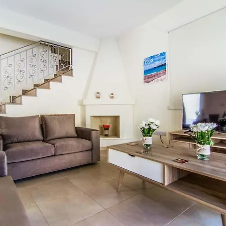 In Sleeps 6 Includes Swimming Pool Air Con And Wifi 1 0 * Polis