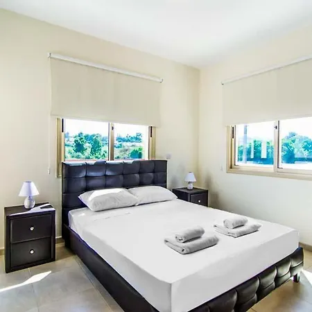 In Sleeps 6 Includes Swimming Pool Air Con And Wifi 1 0 فيلة
